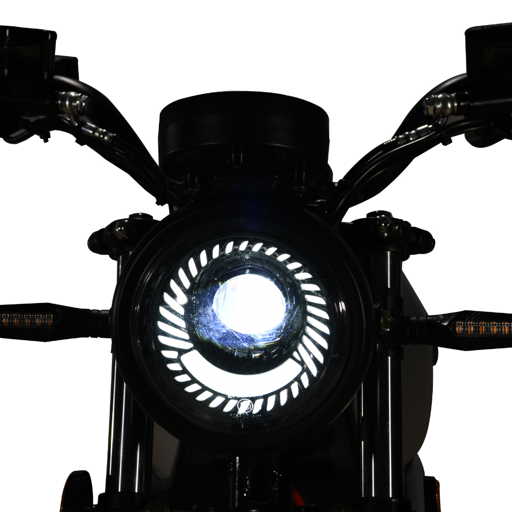 full LED headlight, aggressive front fairing