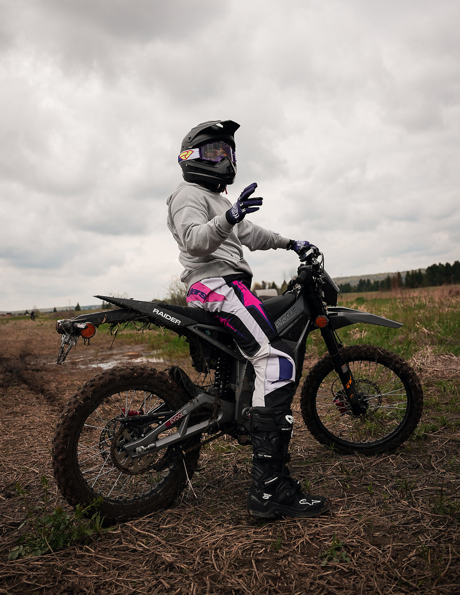 Evoque rider in the mountains